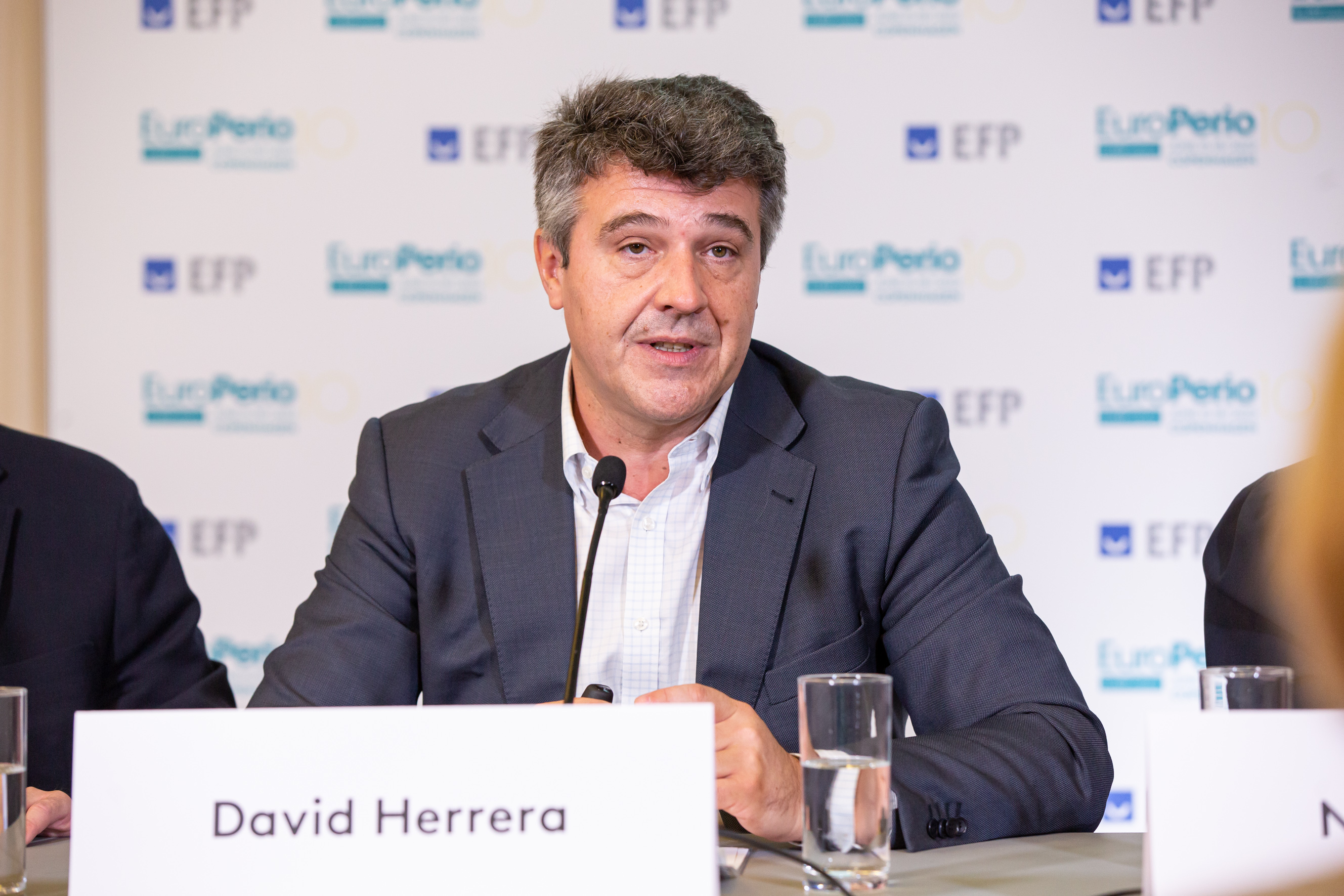 El prof. David Herrera durante la rueda de prensa de EuroPerio10